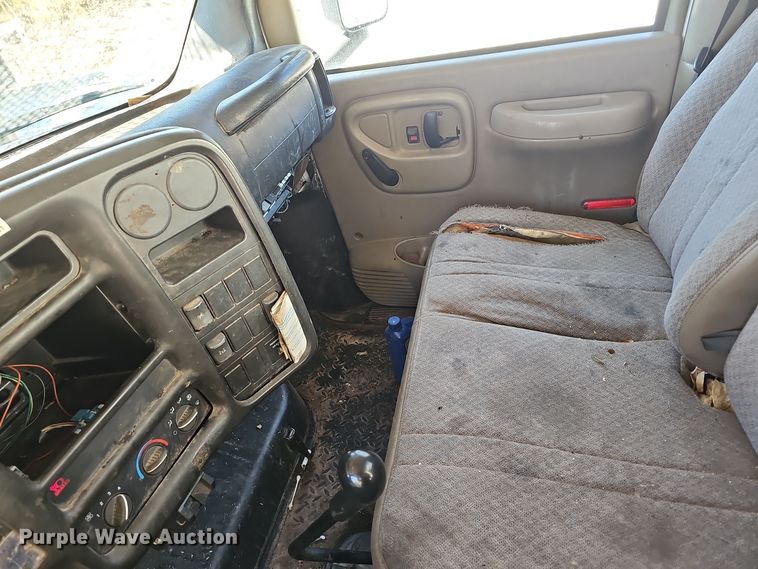 image for item EK0963 2005 GMC C7500 bucket truck