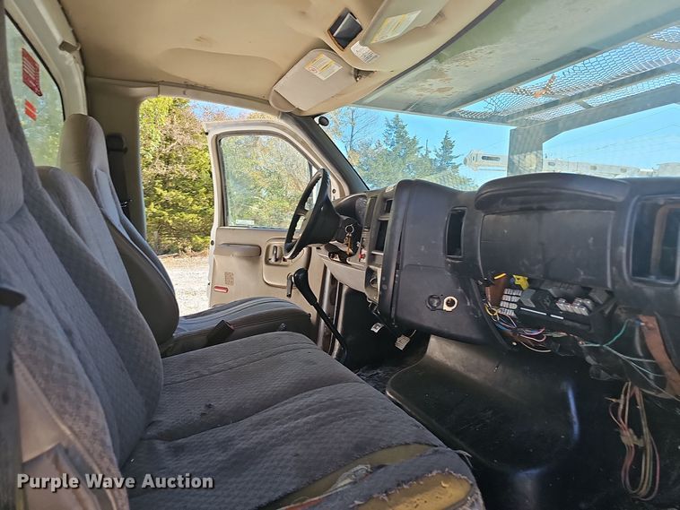 image for item EK0963 2005 GMC C7500 bucket truck