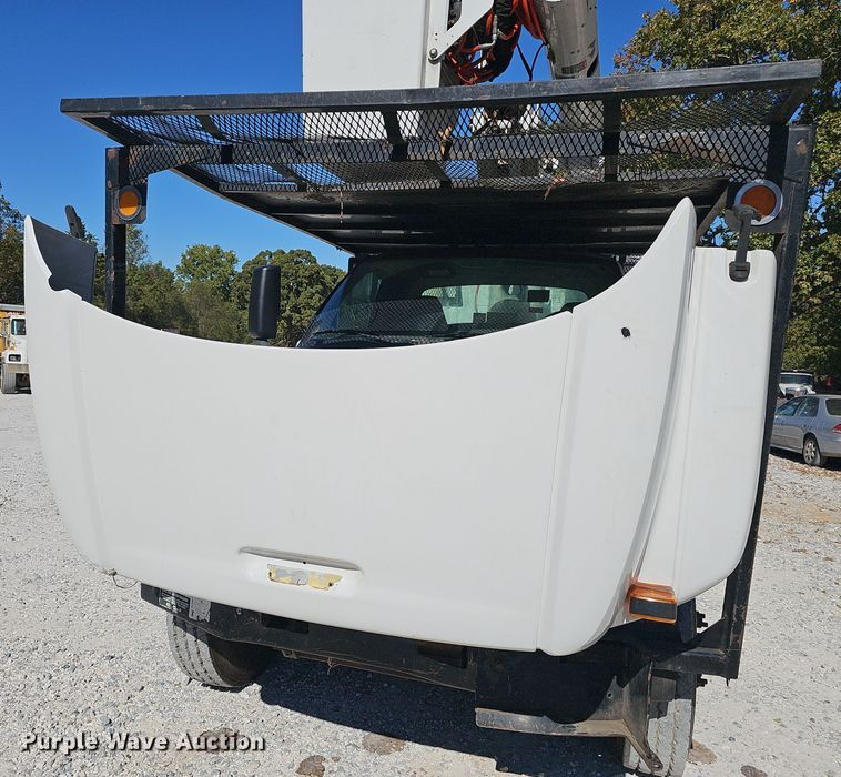 image for item EK0963 2005 GMC C7500 bucket truck