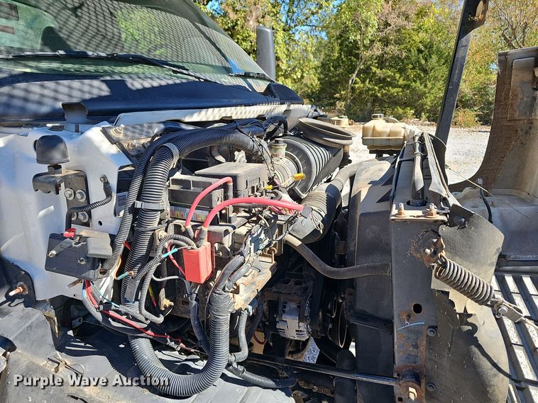 image for item EK0963 2005 GMC C7500 bucket truck