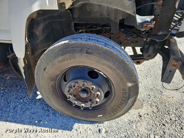 image for item EK0963 2005 GMC C7500 bucket truck