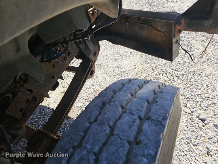 image for item EK0963 2005 GMC C7500 bucket truck