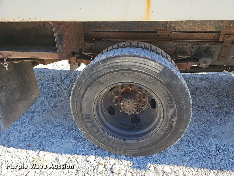 image for item EK0963 2005 GMC C7500 bucket truck