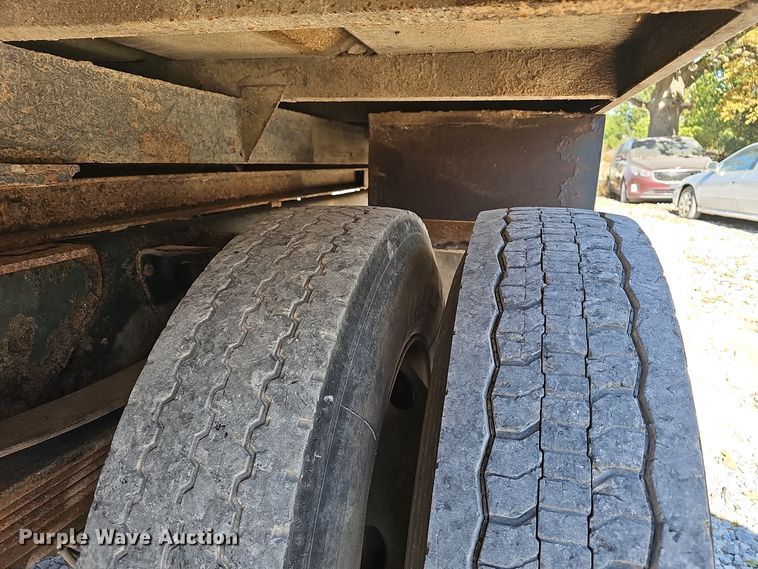 image for item EK0963 2005 GMC C7500 bucket truck