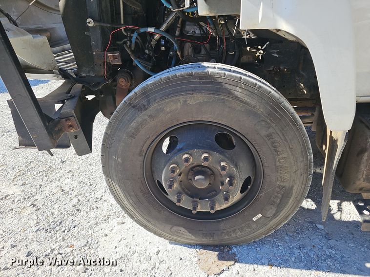 image for item EK0963 2005 GMC C7500 bucket truck