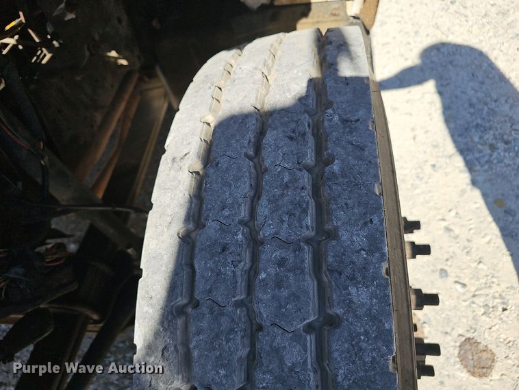 image for item EK0963 2005 GMC C7500 bucket truck