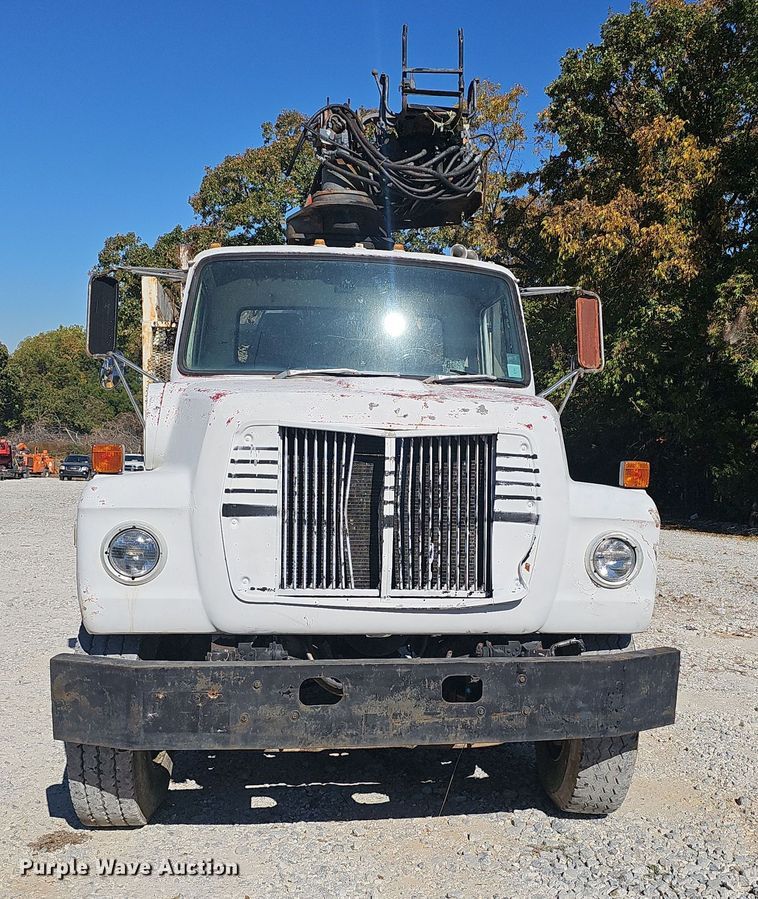 image for item EK0966 1984 Ford L9000 crane truck