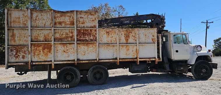 image for item EK0966 1984 Ford L9000 crane truck