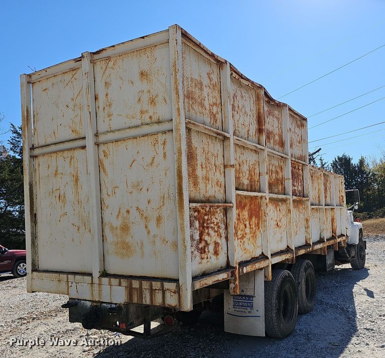 image for item EK0966 1984 Ford L9000 crane truck