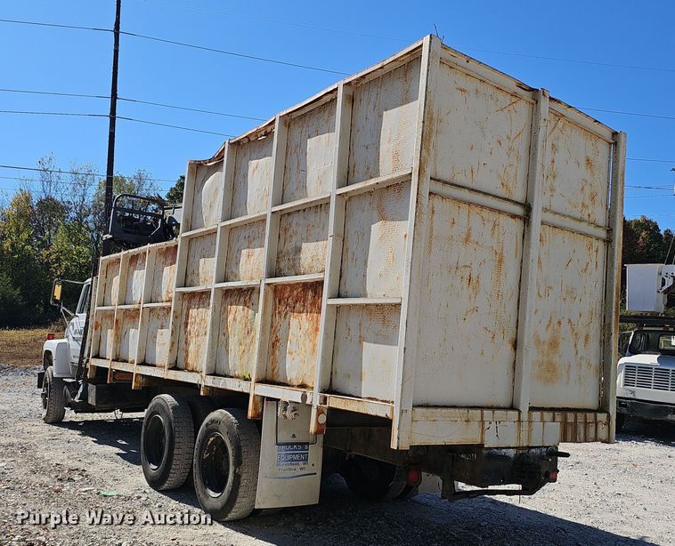 image for item EK0966 1984 Ford L9000 crane truck