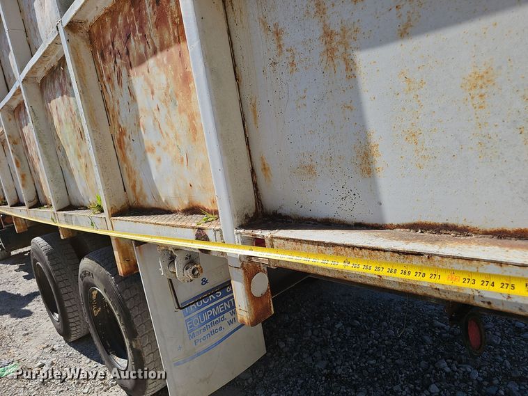 image for item EK0966 1984 Ford L9000 crane truck