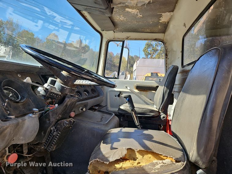 image for item EK0966 1984 Ford L9000 crane truck