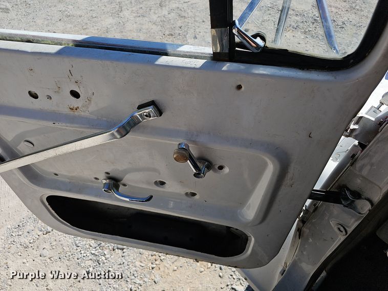 image for item EK0966 1984 Ford L9000 crane truck