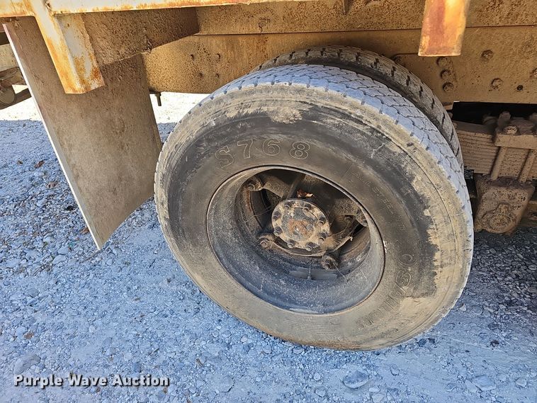 image for item EK0966 1984 Ford L9000 crane truck