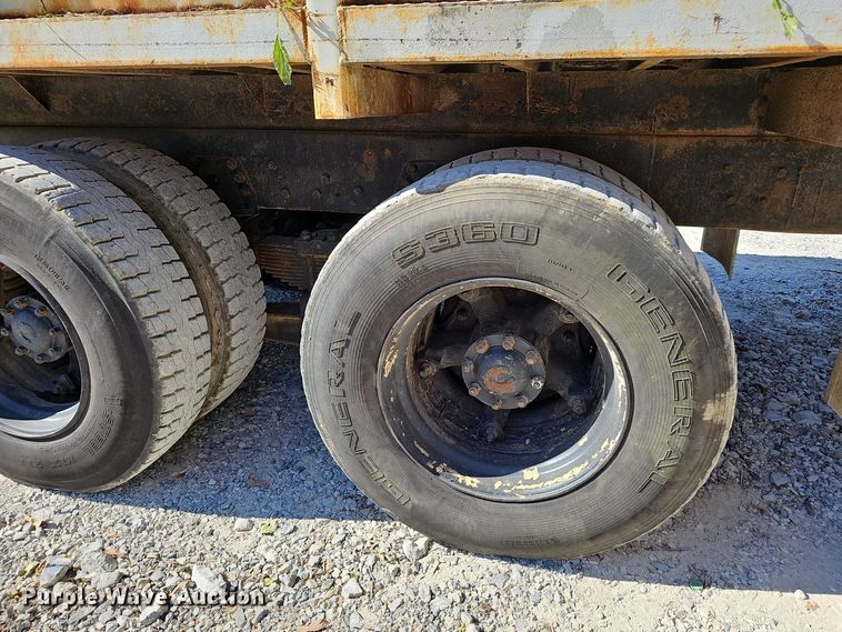 image for item EK0966 1984 Ford L9000 crane truck