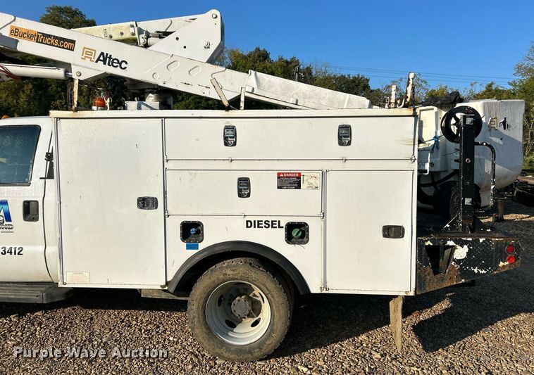 image for item EK3351 2011 Ford F550 Super Duty XL bucket truck