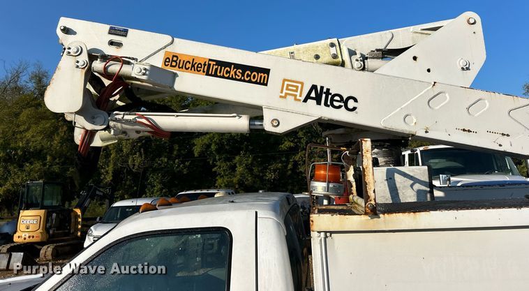 image for item EK3351 2011 Ford F550 Super Duty XL bucket truck