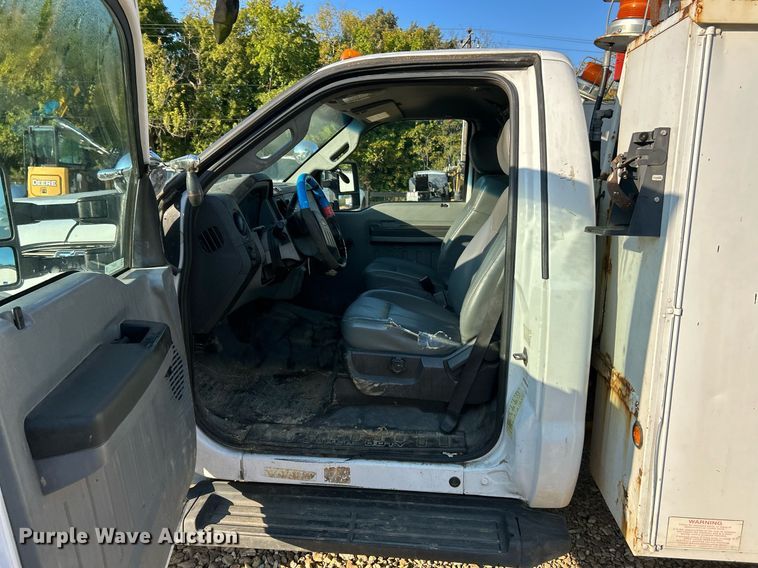 image for item EK3351 2011 Ford F550 Super Duty XL bucket truck