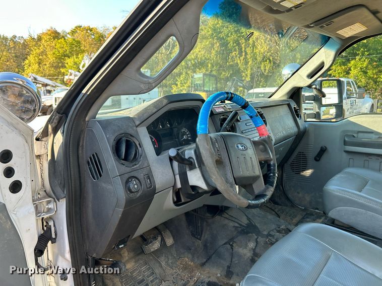 image for item EK3351 2011 Ford F550 Super Duty XL bucket truck