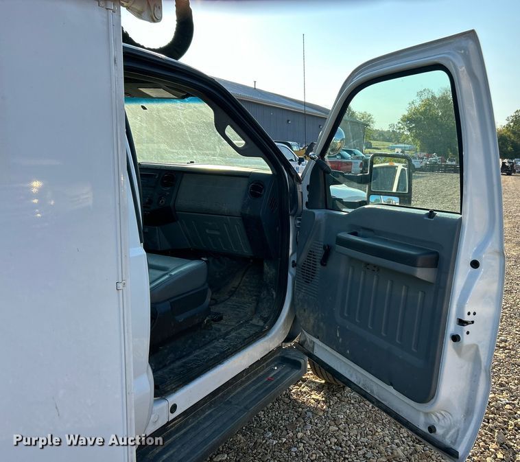 image for item EK3351 2011 Ford F550 Super Duty XL bucket truck