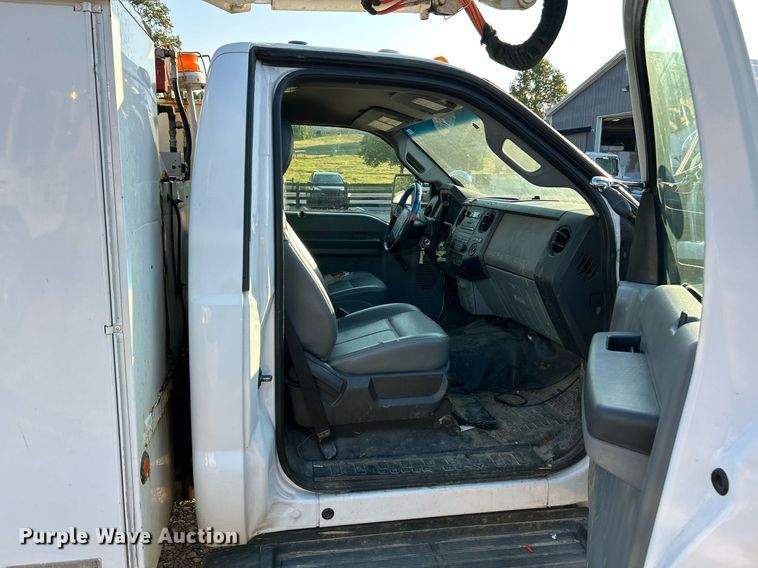 image for item EK3351 2011 Ford F550 Super Duty XL bucket truck