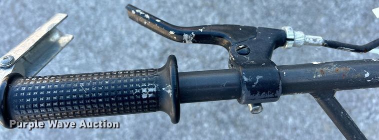 image for item EK3493 2021 Husqvarna  BG245 concrete trowel 