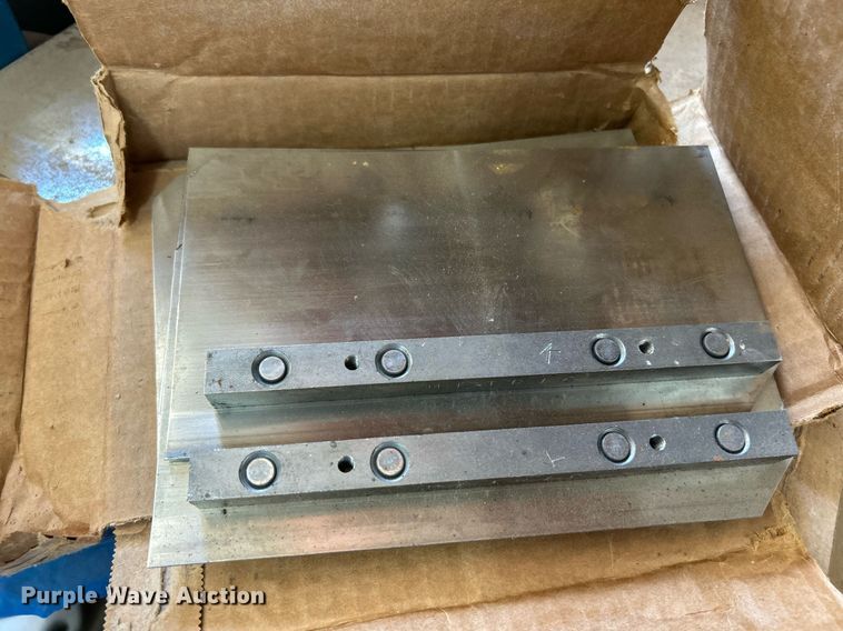 image for item EK3493 2021 Husqvarna  BG245 concrete trowel 