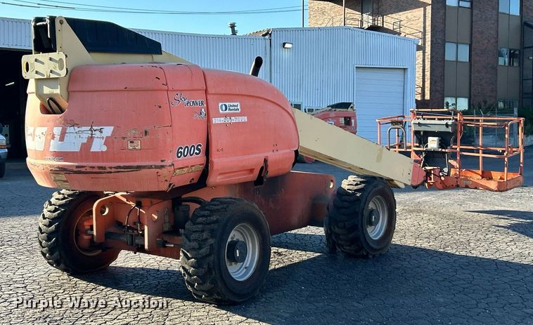 image for item EK3514 2006 JLG 600S boom lift