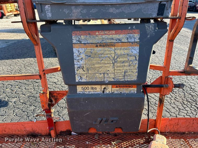 image for item EK3514 2006 JLG 600S boom lift