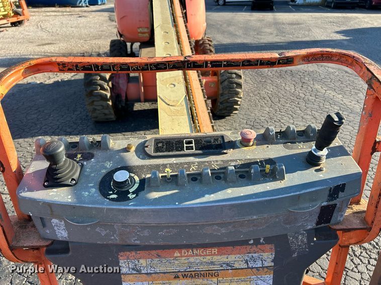 image for item EK3514 2006 JLG 600S boom lift