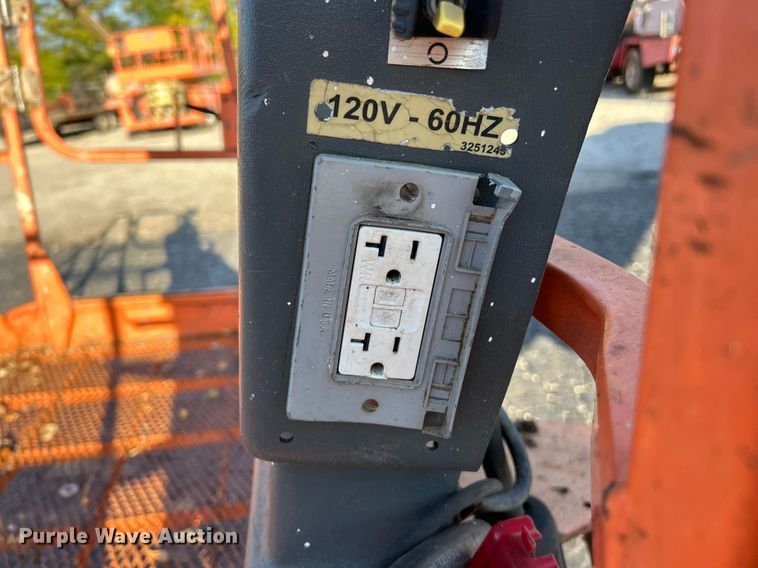 image for item EK3514 2006 JLG 600S boom lift