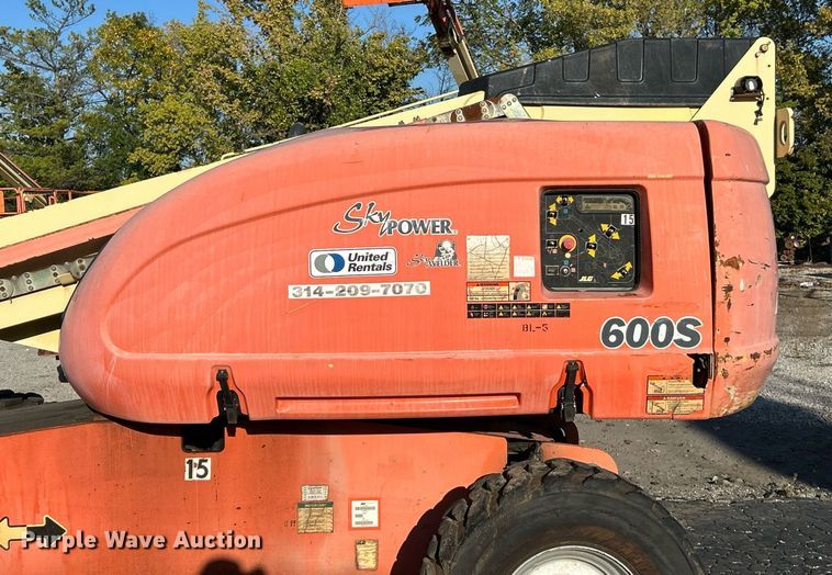 image for item EK3514 2006 JLG 600S boom lift
