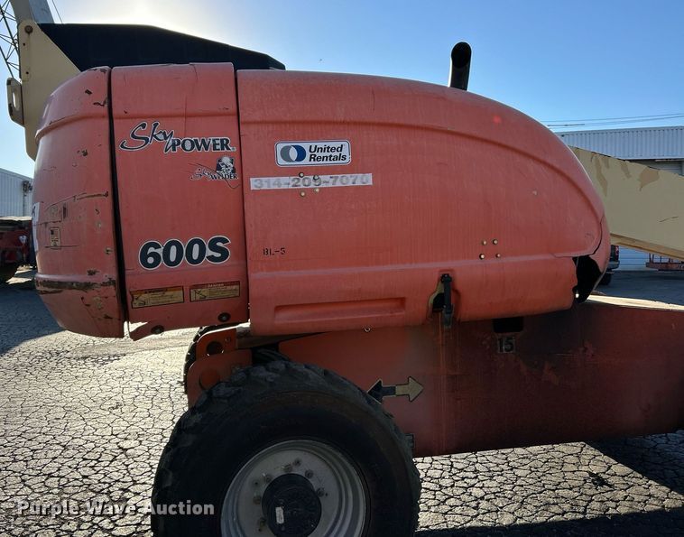 image for item EK3514 2006 JLG 600S boom lift