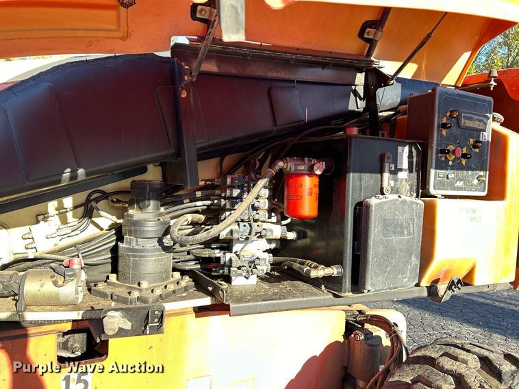 image for item EK3514 2006 JLG 600S boom lift