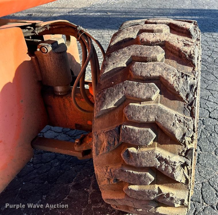 image for item EK3514 2006 JLG 600S boom lift