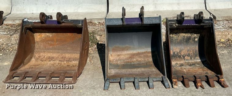 image for item EK3522 (3) excavator buckets