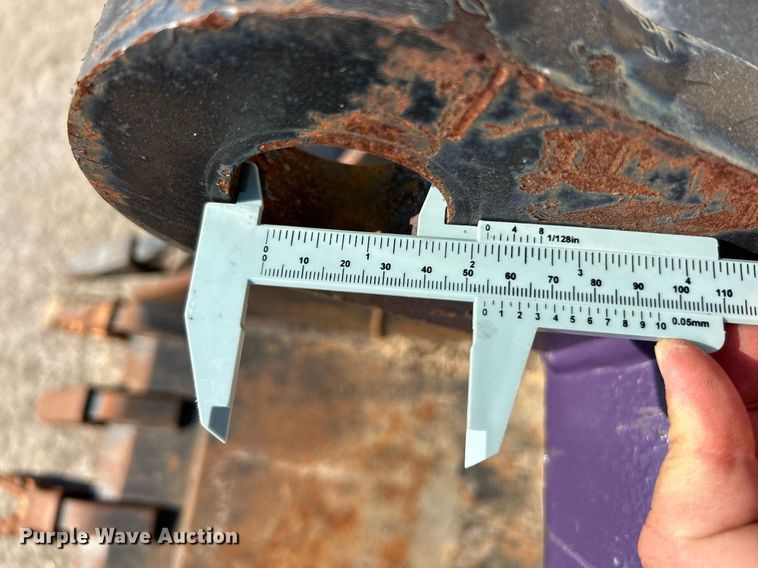 image for item EK3522 (3) excavator buckets