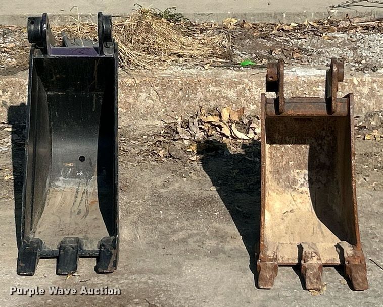 image for item EK3523 (2) excavator buckets