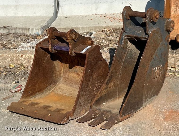 image for item EK3524 (2) excavator buckets