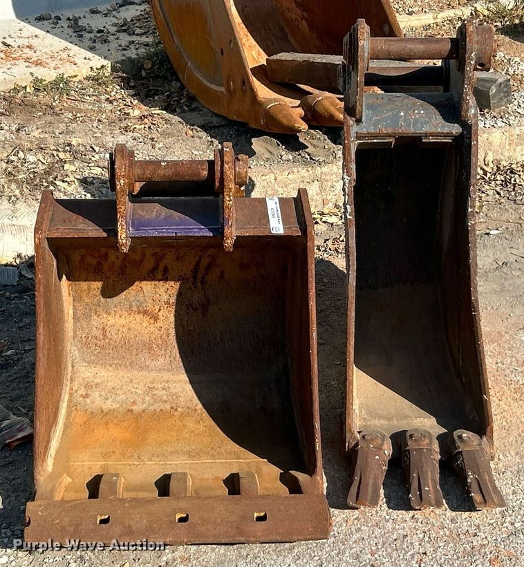 image for item EK3524 (2) excavator buckets