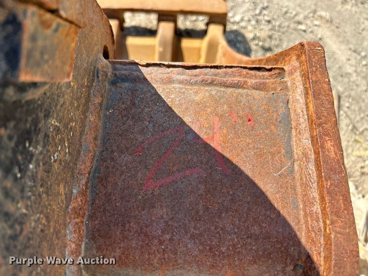image for item EK3524 (2) excavator buckets