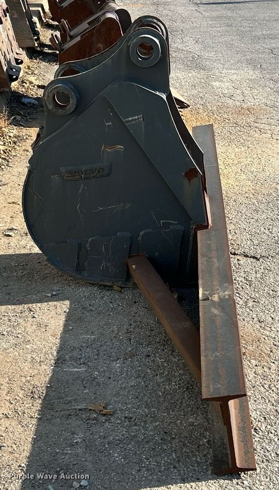 image for item EK3525 Volvo grading bucket