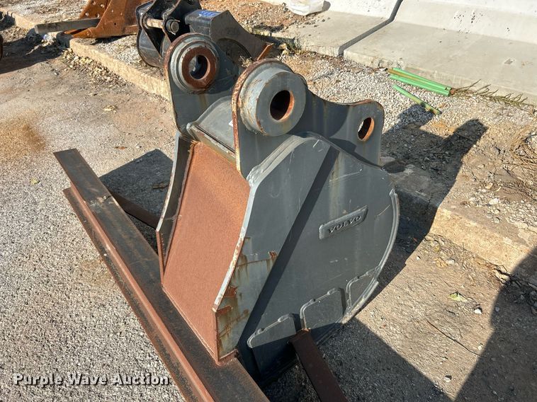 image for item EK3525 Volvo grading bucket