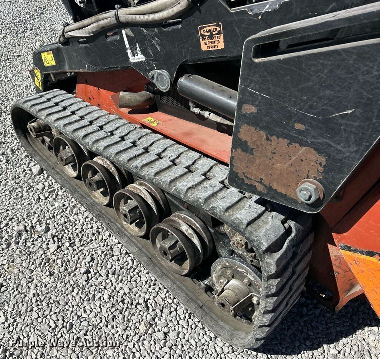 image for item EK3575 2018 Ditch Witch SK1550 compact utility loader