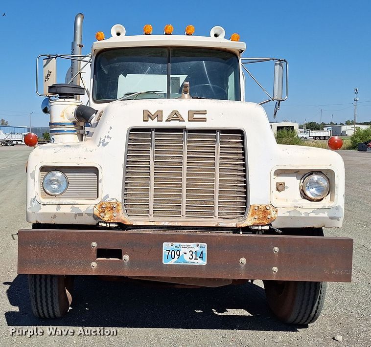 image for item EQ2283 1986 Mack R688ST water truck