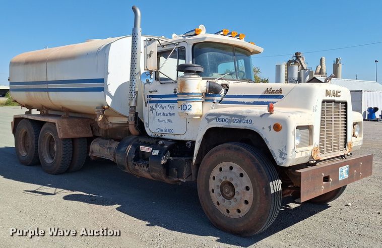 image for item EQ2283 1986 Mack R688ST water truck