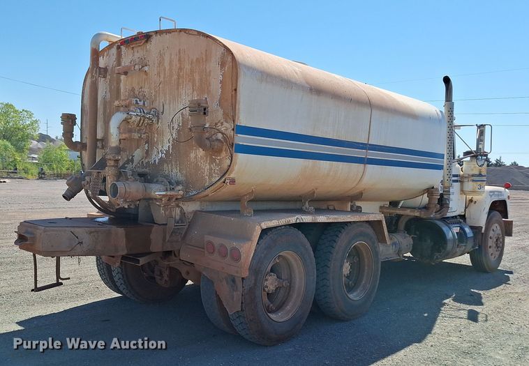 image for item EQ2283 1986 Mack R688ST water truck