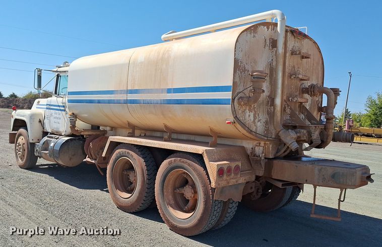 image for item EQ2283 1986 Mack R688ST water truck