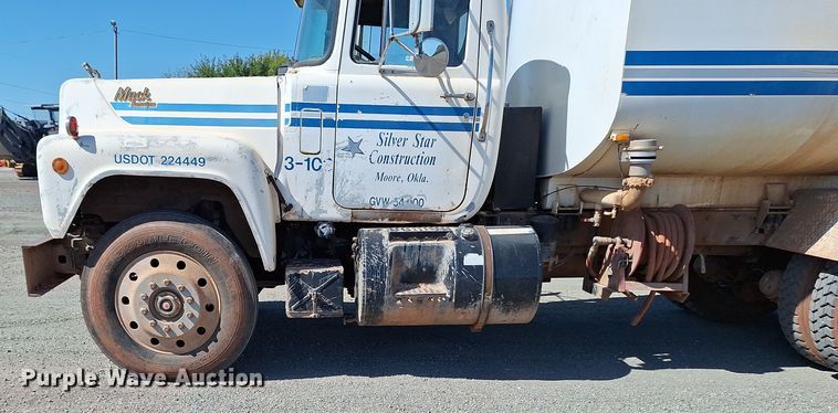 image for item EQ2283 1986 Mack R688ST water truck