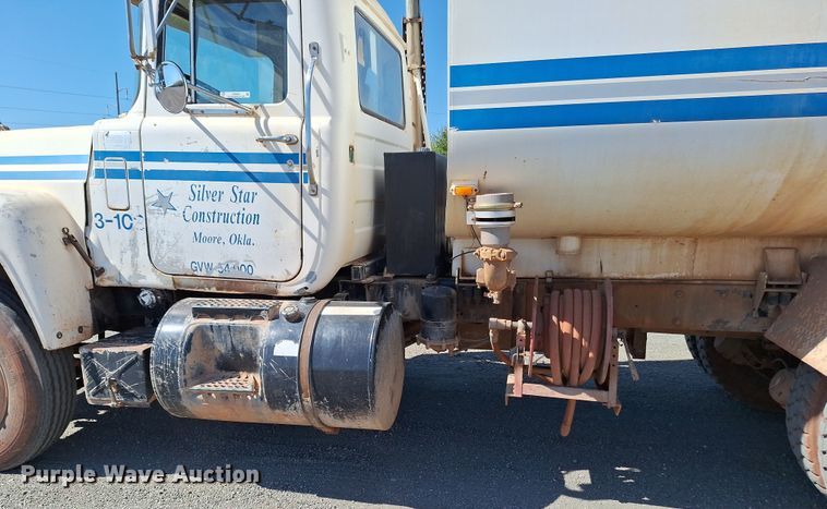 image for item EQ2283 1986 Mack R688ST water truck